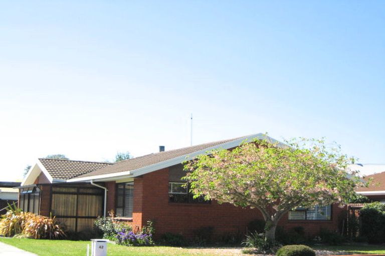 Photo of property in 42 Solomon Avenue, Redwood, Christchurch, 8051