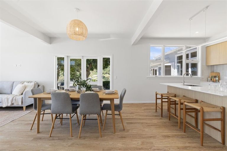 Photo of property in 61 Moncks Spur Road, Redcliffs, Christchurch, 8081