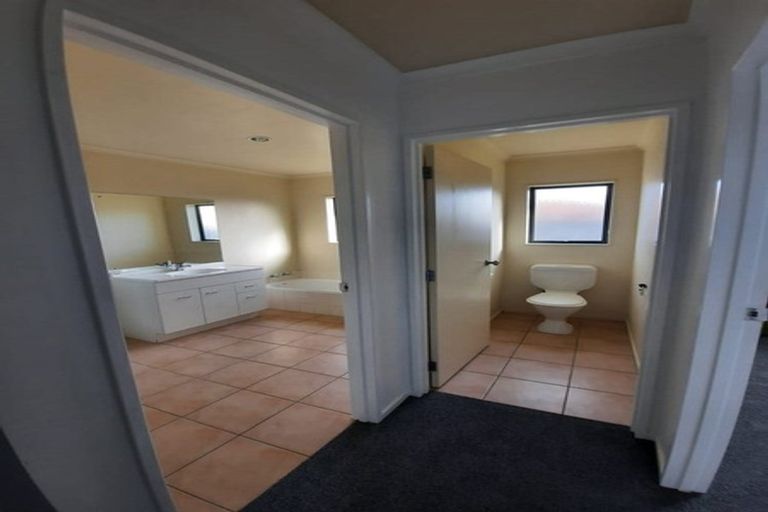 Photo of property in 4 Ettrick Lane, Papakura, 2110