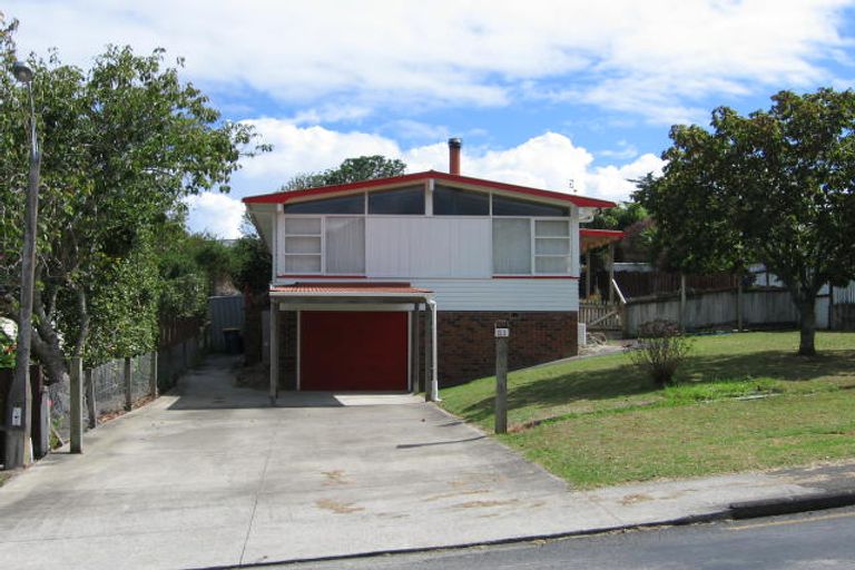 Photo of property in 81 La Rosa Street, Green Bay, Auckland, 0604