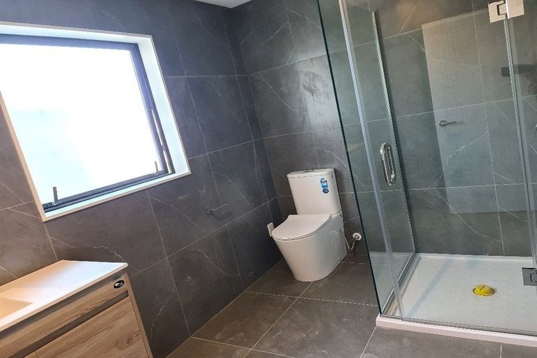 Photo of property in 17 Cassandra Grove, Totara Vale, Auckland, 0629