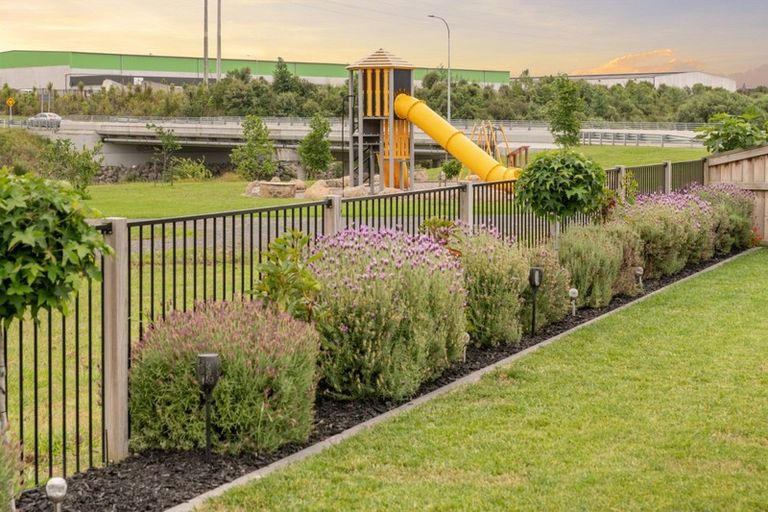 Photo of property in 115 Awataha Crescent, Pyes Pa, Tauranga, 3110