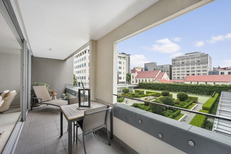Photo of property in Sanctum Apartment, 10 Ebor Street, Te Aro, Wellington, 6011