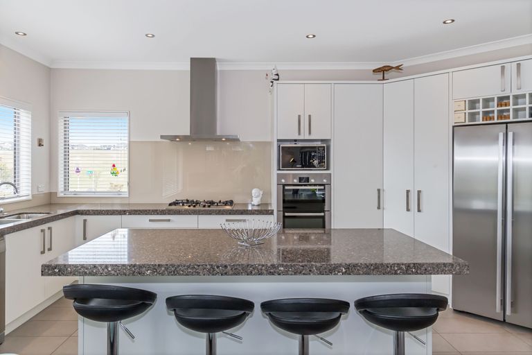 Photo of property in 1 Bridal Place, Silverdale, 0932