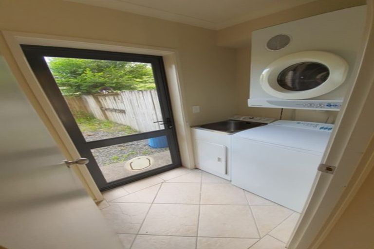 Photo of property in 36 Verdale Circle, Glen Eden, Auckland, 0602