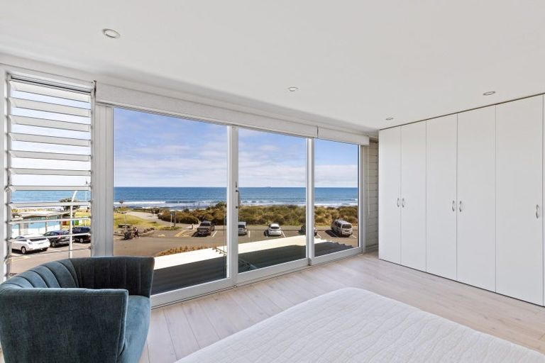 Photo of property in Weekeston Apartments, 2a Nobs Line, Strandon, New Plymouth, 4312