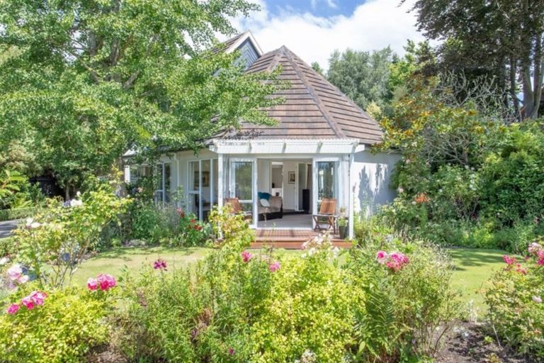 Photo of property in 113 Gardiners Road, Harewood, Christchurch, 8051