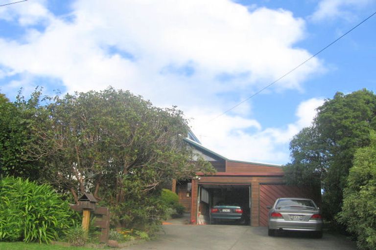 Photo of property in 7 Pekanga Road, Normandale, Lower Hutt, 5010