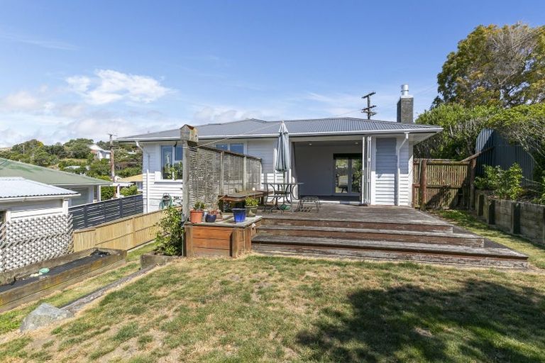 Photo of property in 25 Beazley Avenue, Paparangi, Wellington, 6037