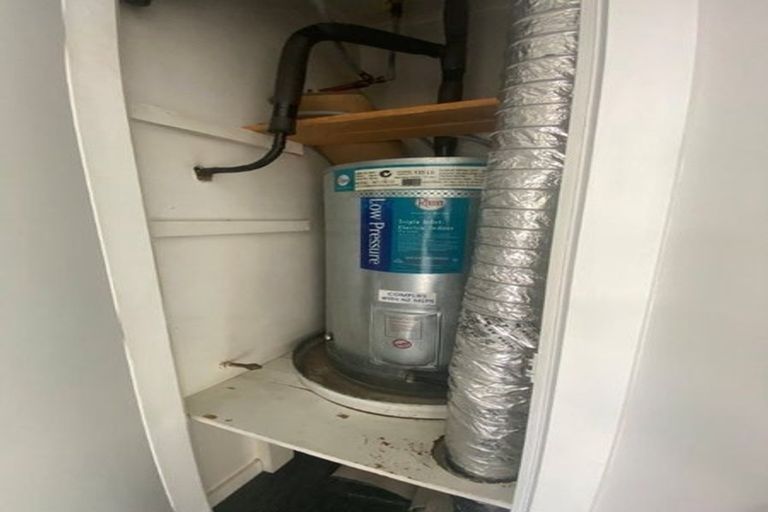 Photo of property in 179 Newlands Road, Newlands, Wellington, 6037