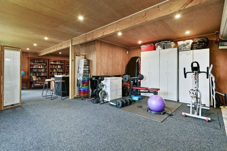 Photo of property in 102 Stewart Drive, Newlands, Wellington, 6037