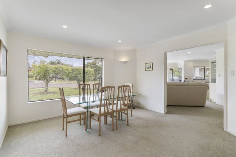 Photo of property in 2 Pat O'connor Place, Manurewa, Auckland, 2105