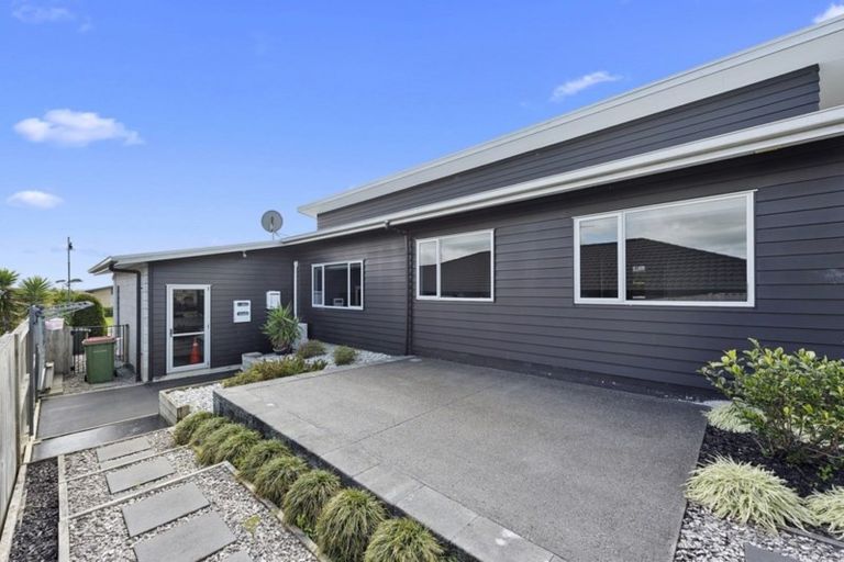 Photo of property in 12 Raddington Way, Huntington, Hamilton, 3210