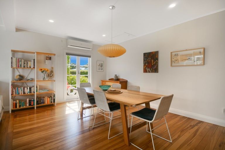 Photo of property in 10 Pasadena Avenue, Point Chevalier, Auckland, 1022