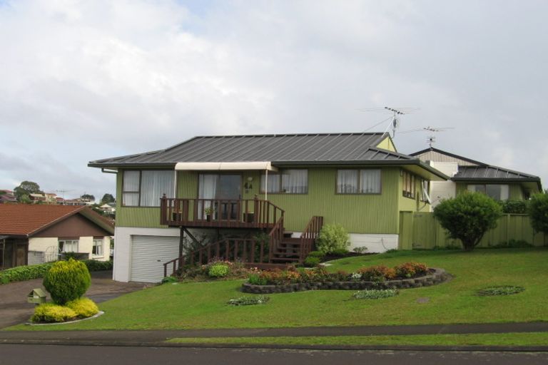 Photo of property in 2/4 Pounamu Place, Shelly Park, Auckland, 2014