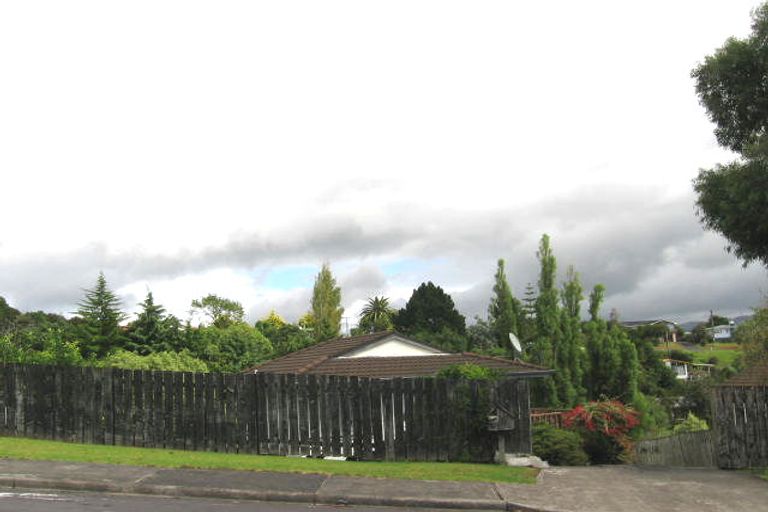 Photo of property in 16 Sungrove Rise, Sunnyvale, Auckland, 0612
