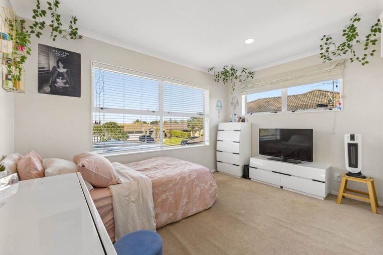 Photo of property in 39 Stranraer Crescent, Wattle Downs, Auckland, 2103