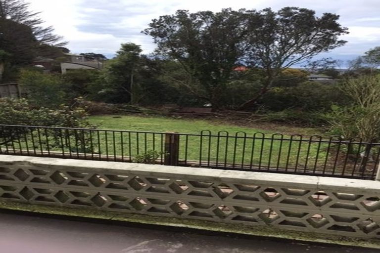 Photo of property in 321 Glenfield Road, Glenfield, Auckland, 0629