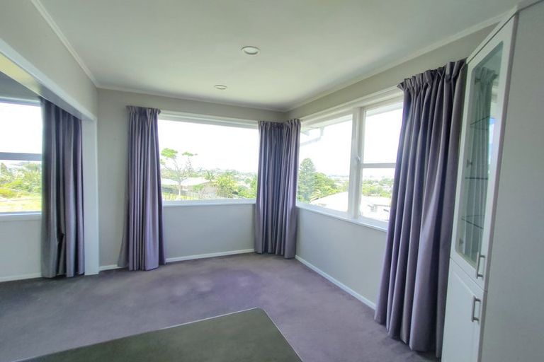 Photo of property in 7 Sycamore Drive, Sunnynook, Auckland, 0620