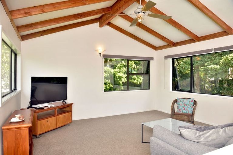 Photo of property in 9 Geoffrey Road, Torbay, Auckland, 0630