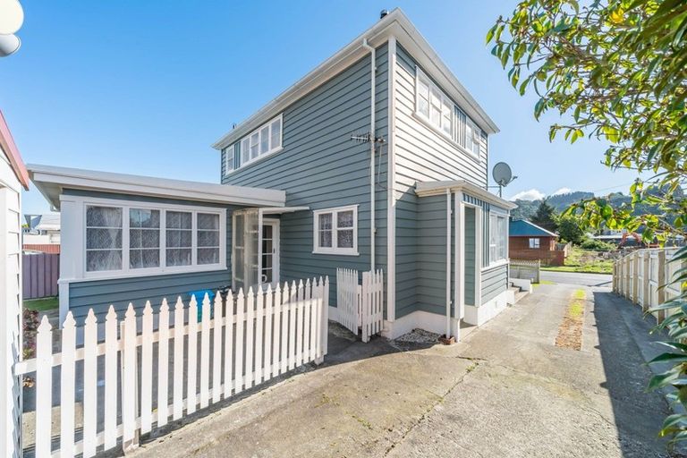 Photo of property in 68 Churton Crescent, Taita, Lower Hutt, 5011