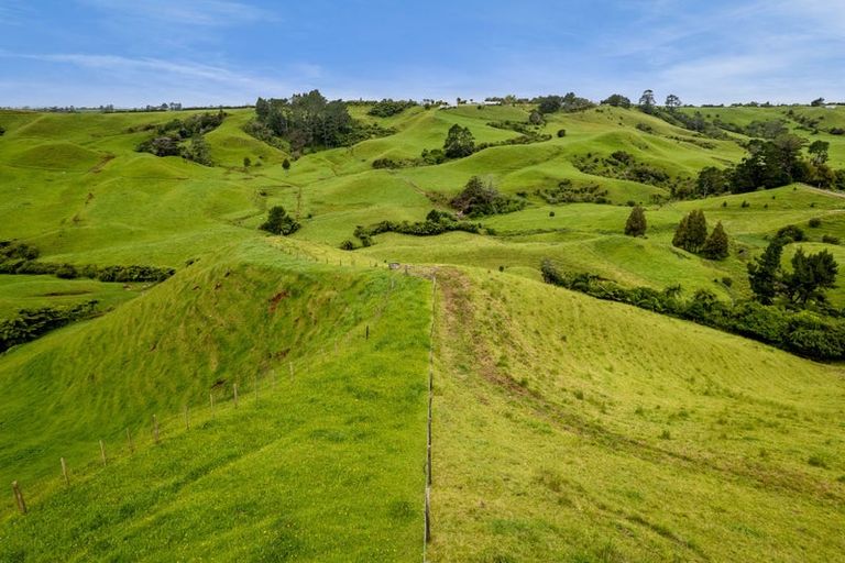Photo of property in 325a Awai Road, Tarurutangi, New Plymouth, 4372