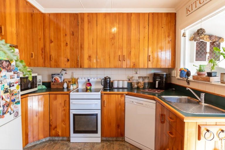 Photo of property in 34 Queen Street, Dannevirke, 4930