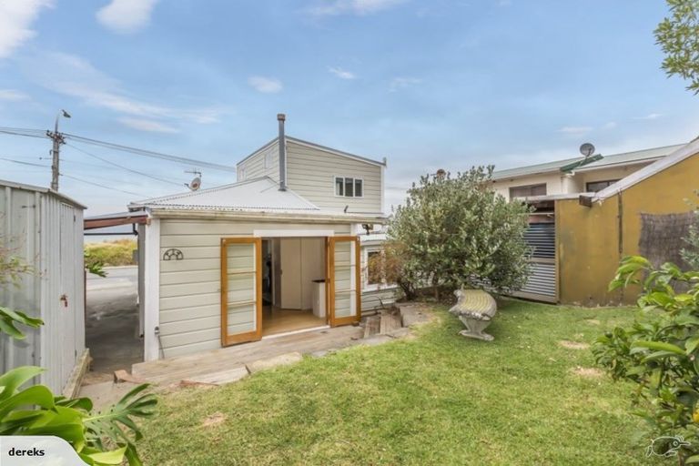 Photo of property in 185 Marine Parade, Seatoun, Wellington, 6022