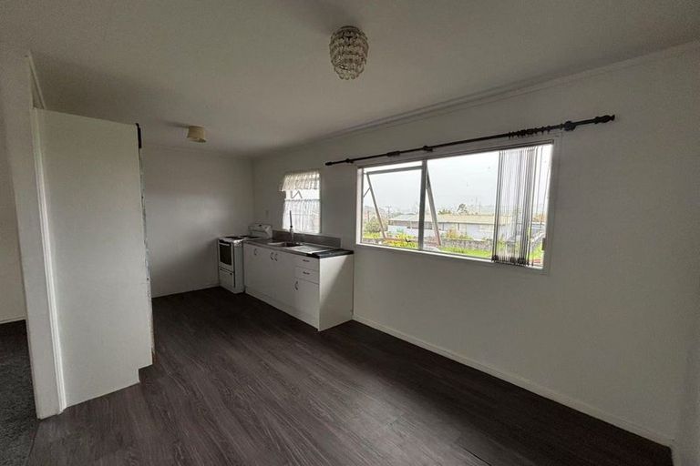Photo of property in 7 Helleur Road, Massey, Auckland, 0614
