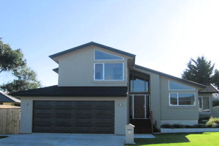 Photo of property in 37 Gandalf Crescent, Paraparaumu, 5032