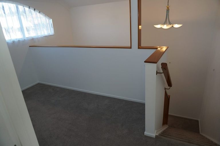 Photo of property in 1/70 Uxbridge Road, Mellons Bay, Auckland, 2014