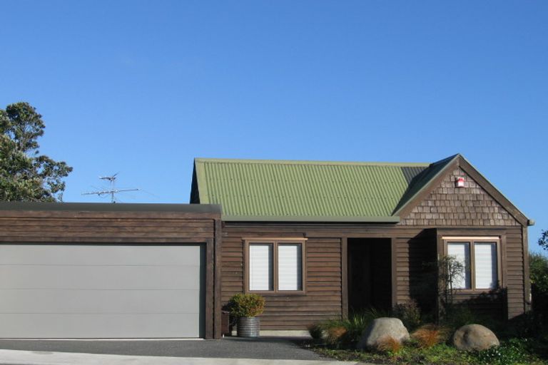 Photo of property in 6 Arapawa Place, Plimmerton, Porirua, 5026