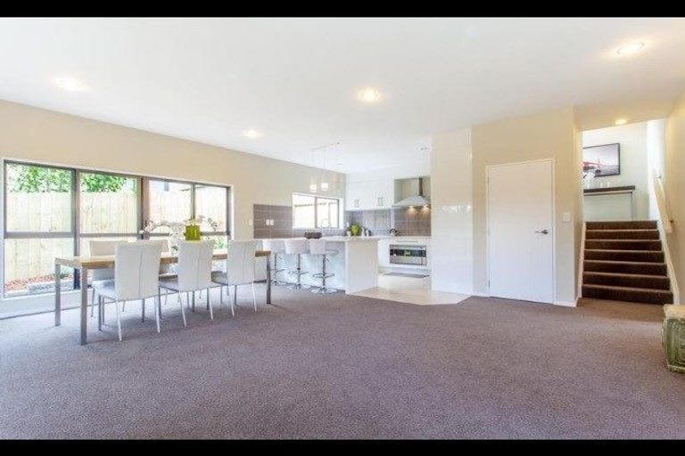 Photo of property in 174a Forrest Hill Road, Forrest Hill, Auckland, 0620