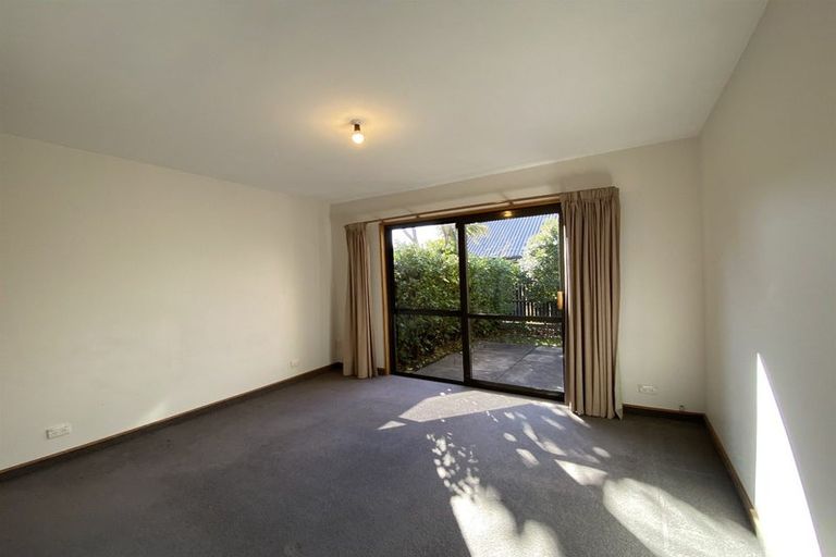 Photo of property in 2/5 Derenzy Place, Avonhead, Christchurch, 8042