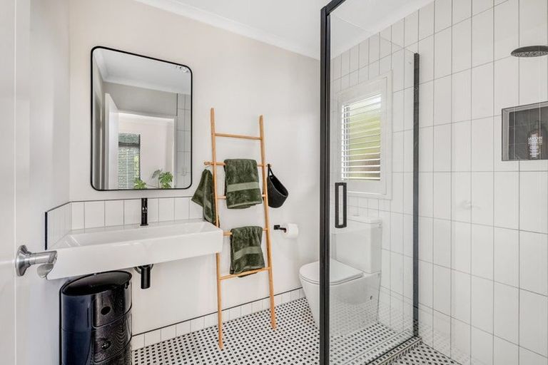 Photo of property in 57 Roberta Crescent, Orewa, 0931