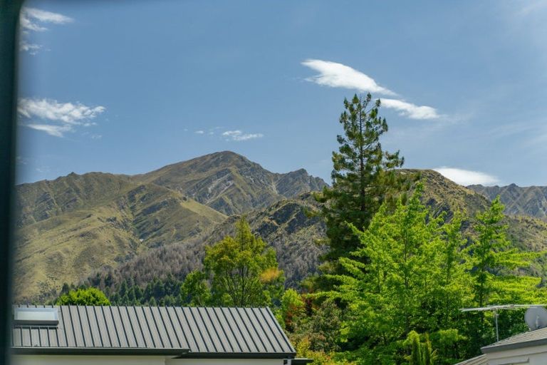 Photo of property in 10 Premier Place, Arrowtown, 9302