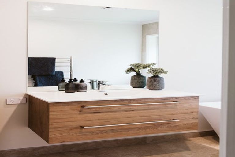 Photo of property in 44 King Road, Kinloch, Taupo, 3385