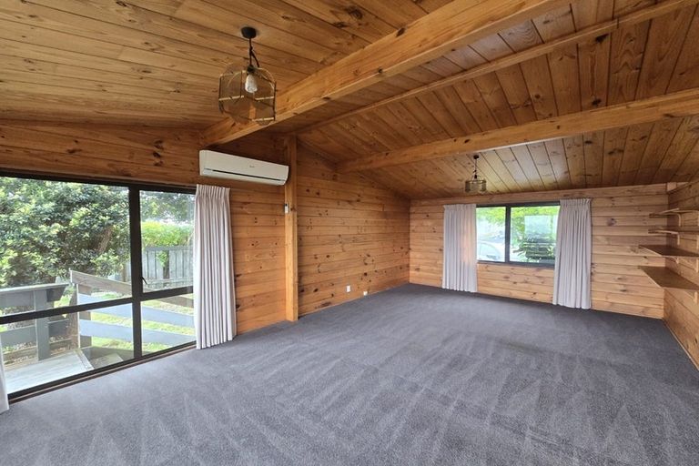 Photo of property in 10 Mervyn Place, Plimmerton, Porirua, 5026