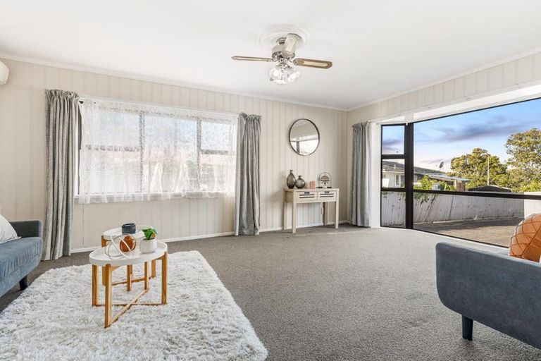 Photo of property in 1/3 Allington Road, Massey, Auckland, 0614