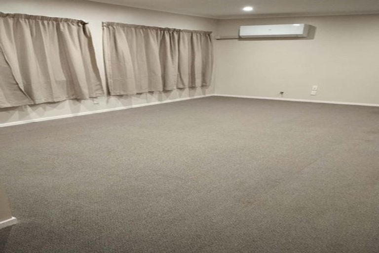 Photo of property in 28 Crossandra Drive, Mangere, Auckland, 2022