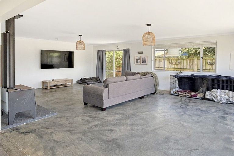 Photo of property in 35 Thomas Place, Foxton Beach, Foxton, 4815