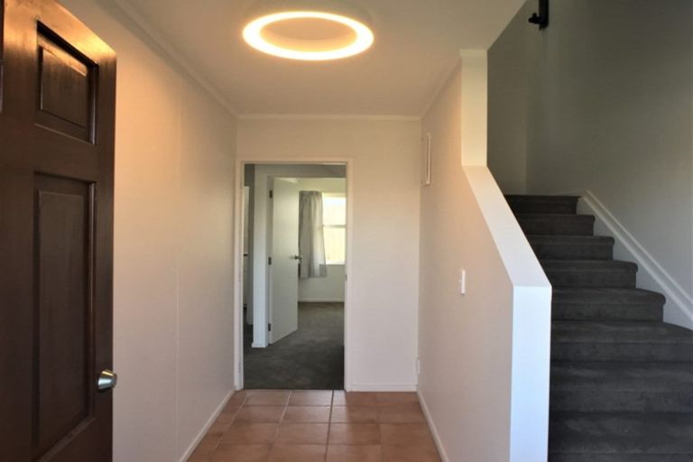 Photo of property in 3/270 Wairau Road, Glenfield, Auckland, 0627