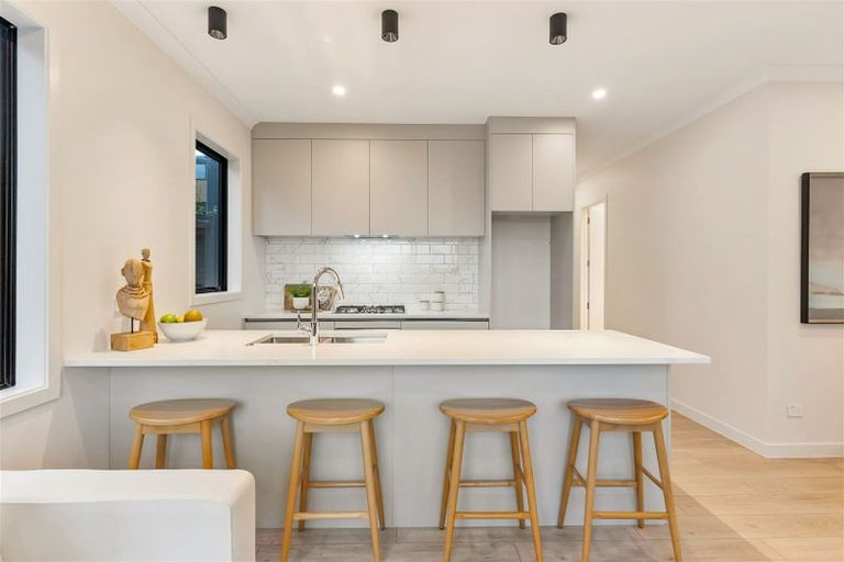 Photo of property in 6 Luff Place, Long Bay, Auckland, 0630