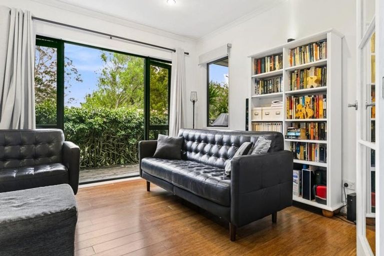 Photo of property in 12b Kimberly Grove, Greenhithe, Auckland, 0632