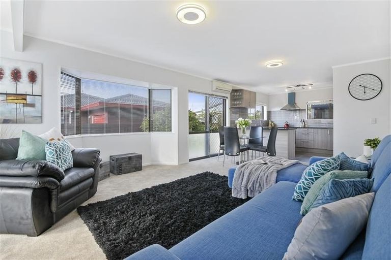 Photo of property in 2/111 Donovan Street, Blockhouse Bay, Auckland, 0600