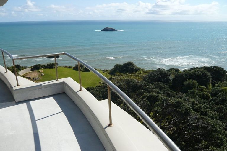 Photo of property in 19 Ngatira Road, Muriwai, Waimauku, 0881