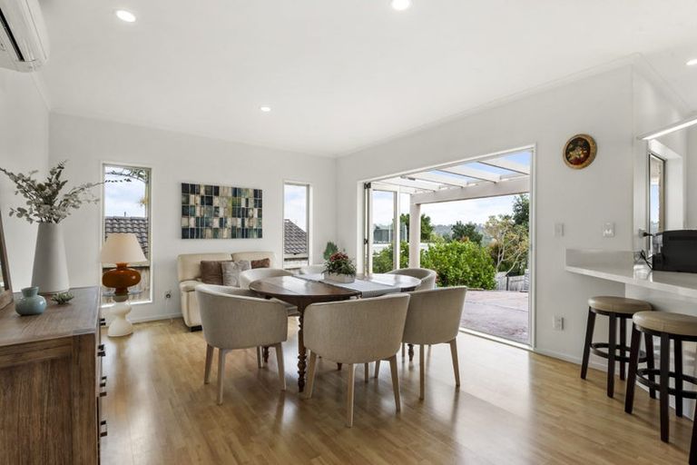 Photo of property in 15 Rangi Avenue, Schnapper Rock, Auckland, 0632