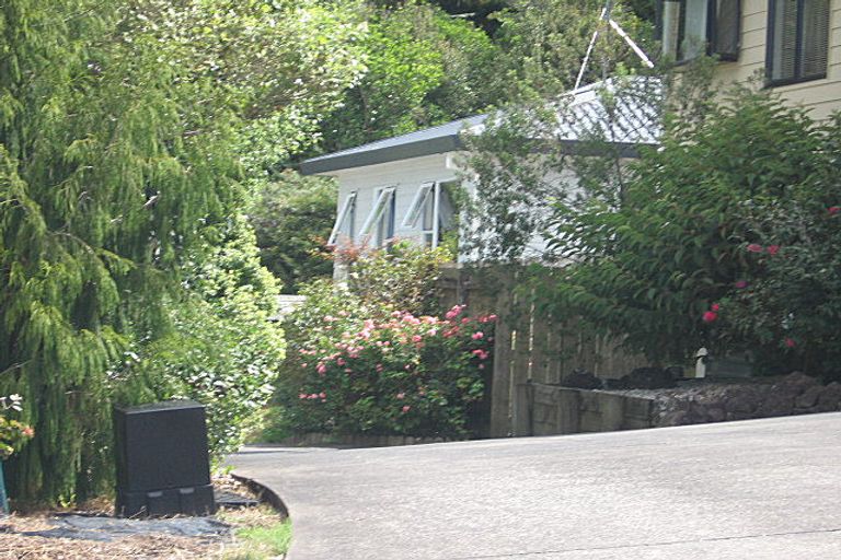 Photo of property in 2/24 Fernlea Rise, Bayview, Auckland, 0629