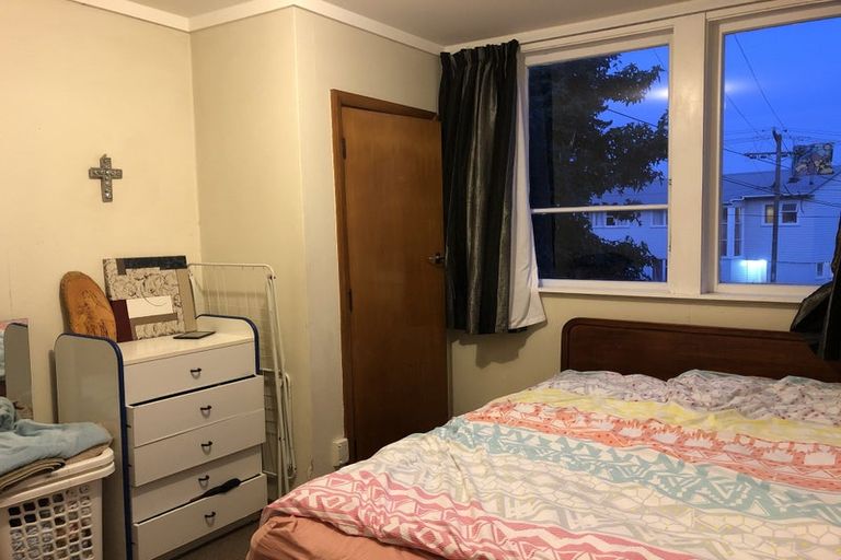 Photo of property in 12-14a Worcester Place, Cannons Creek, Porirua, 5024