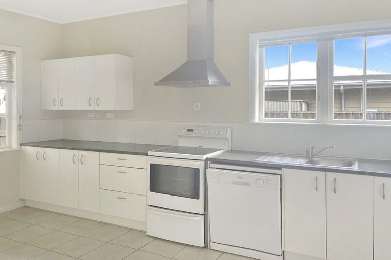 Photo of property in 37 Nuffield Avenue, Marewa, Napier, 4110